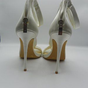 VINCE CAMUTO PEARL SATIN SZ 7